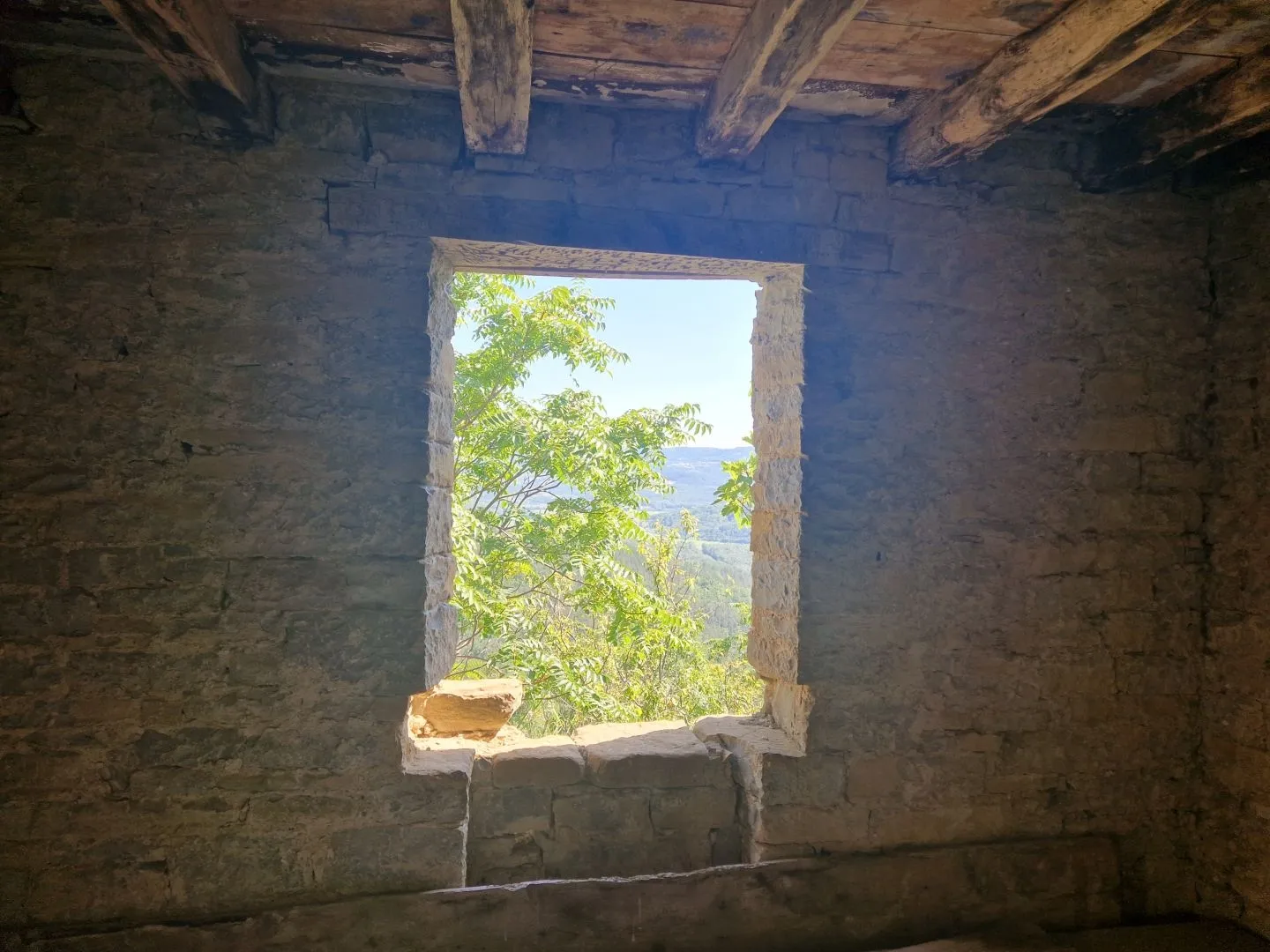 istra, oprtalj - kamena starina s panoramskim pogledom na zelenilo - slika 21