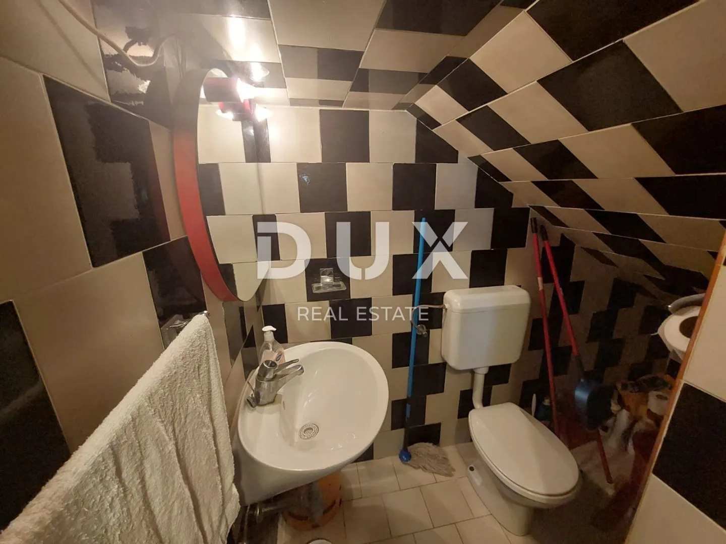 istra, buje - kuća s restoranom u centru buja, pogled na more - slika 23