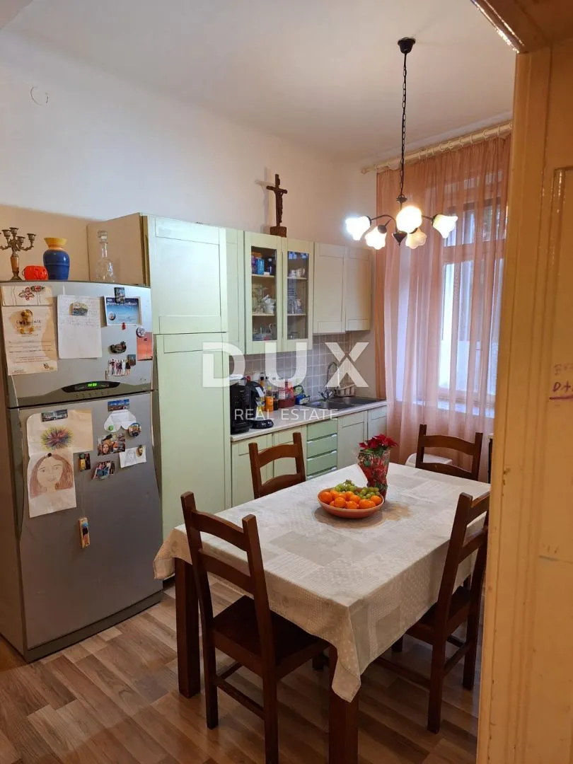 istra, pula- prostrani stan u centru grada! - slika 9