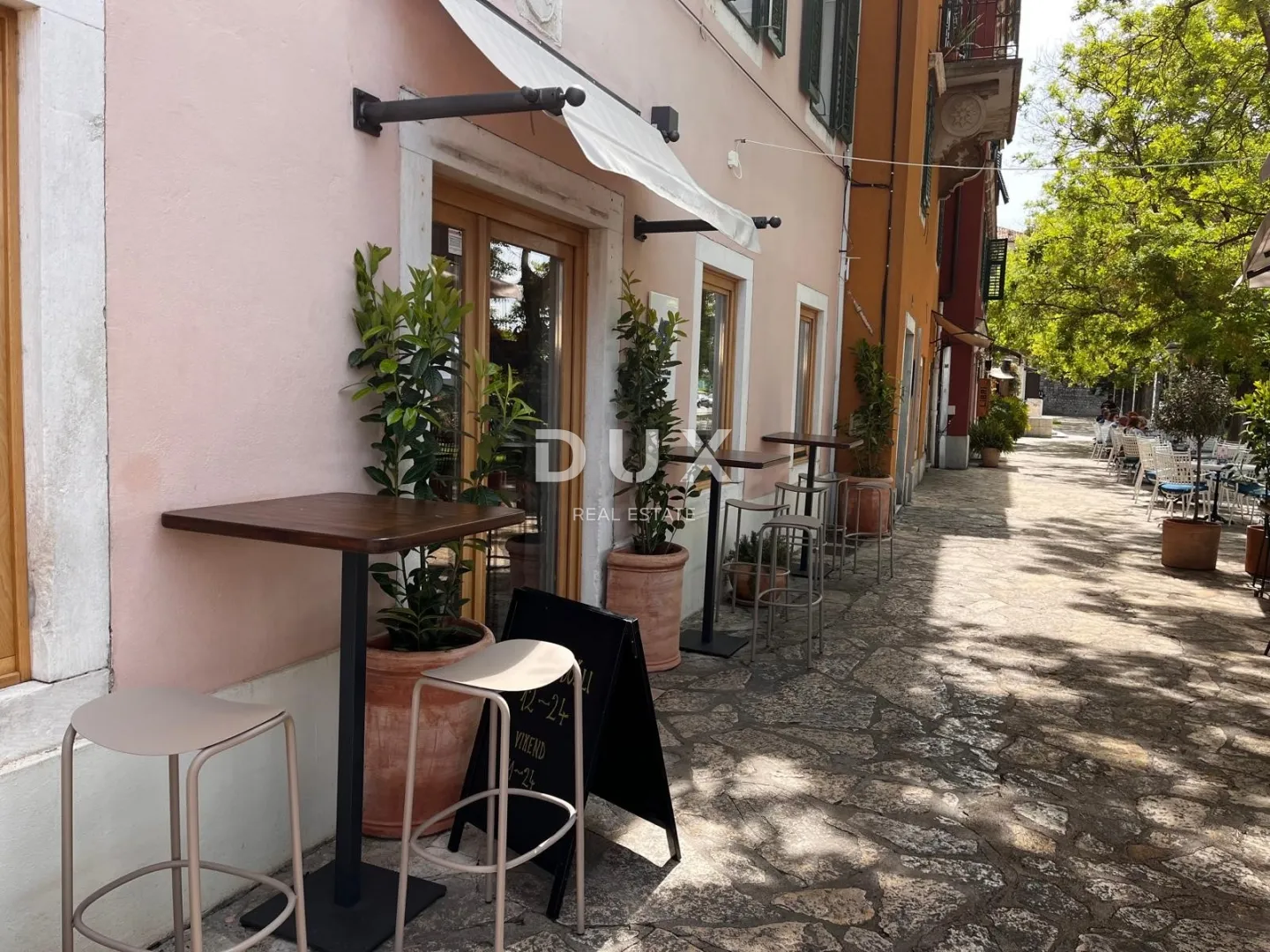 šibenik, centar, vrhunski uhodani restaurant, prvi red do mora. - slika 27