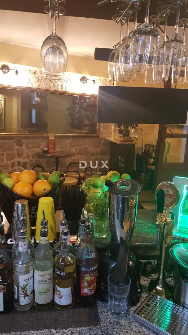 istra,rovinj - predivan uhodani caffe bar u srcu rovinja - slika 20