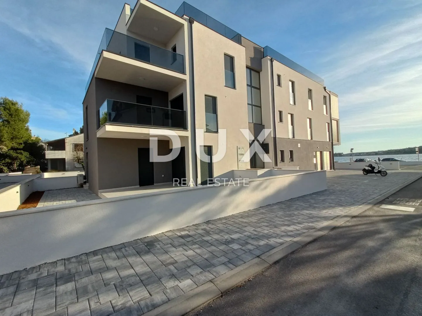 šibenik, vodice - predivan penthouse u novogradnji 1. red do mora - slika 17