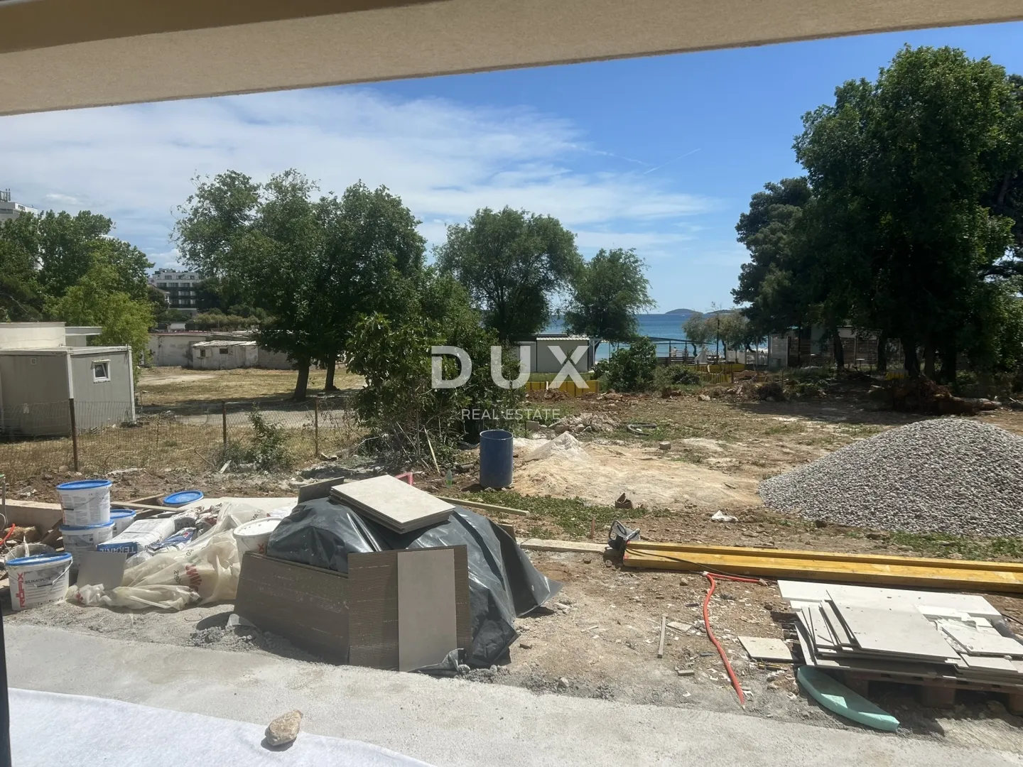 vodice – 3ss+db stan s vrtom i pogledom na more, 70 m od mora i plaže - slika 11
