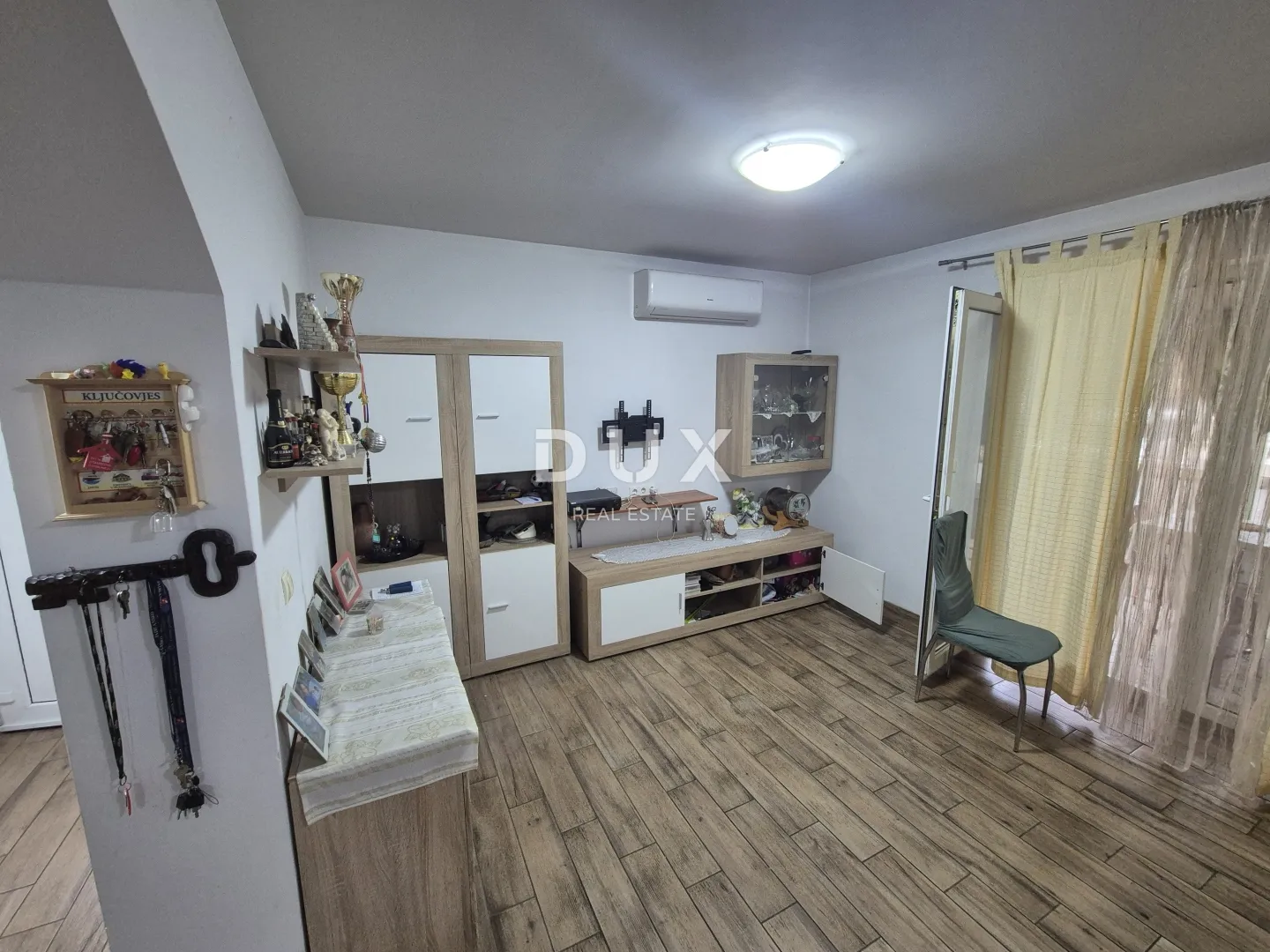 šibenik, pirovac – kuća s 3 stana i dvorištem, 300 m od mora - slika 9