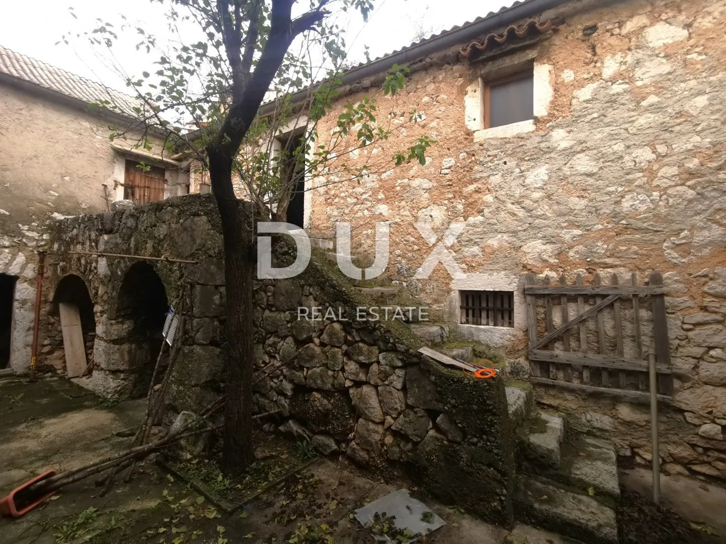 crikvenica (okolica) - starina za adaptaciju - slika 1