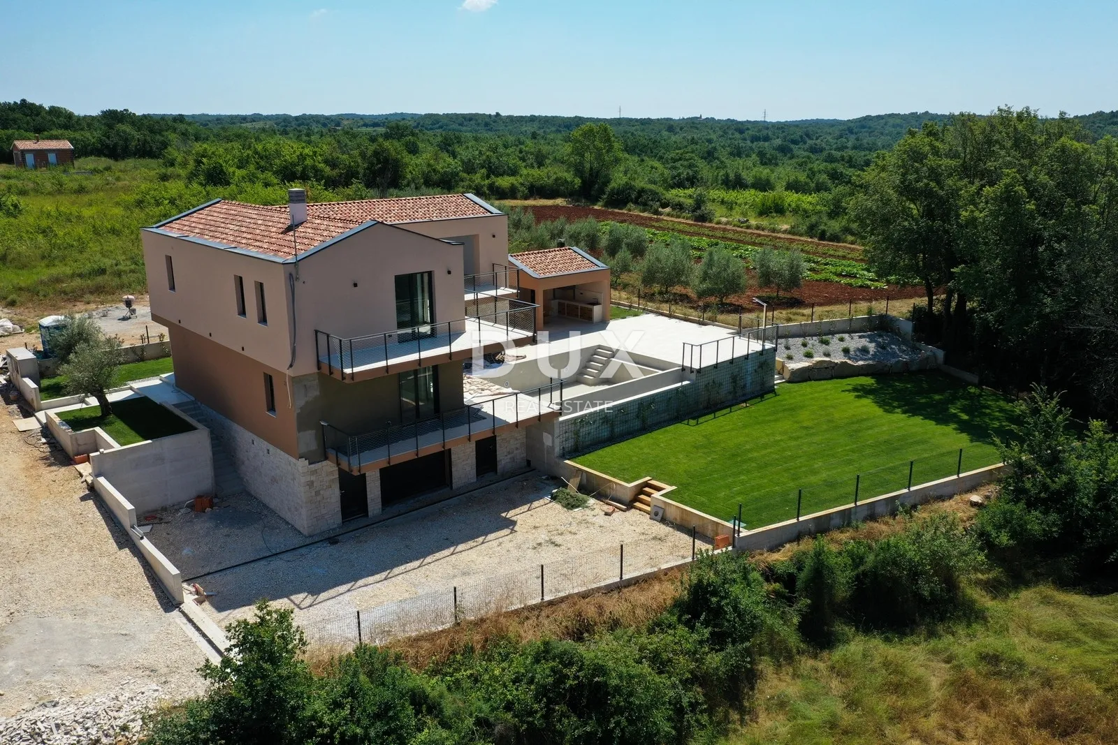 istra, višnjan - kuća s bazenom na rubu naselja - slika 3