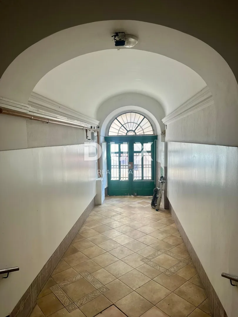 rijeka, centar, 4-sobni stan, 98,50 m2, 2 stambene jedinice - slika 21