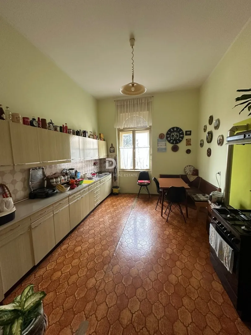 istra, pula - jedinstveni stan od 178 m2 u srcu pule! - slika 8