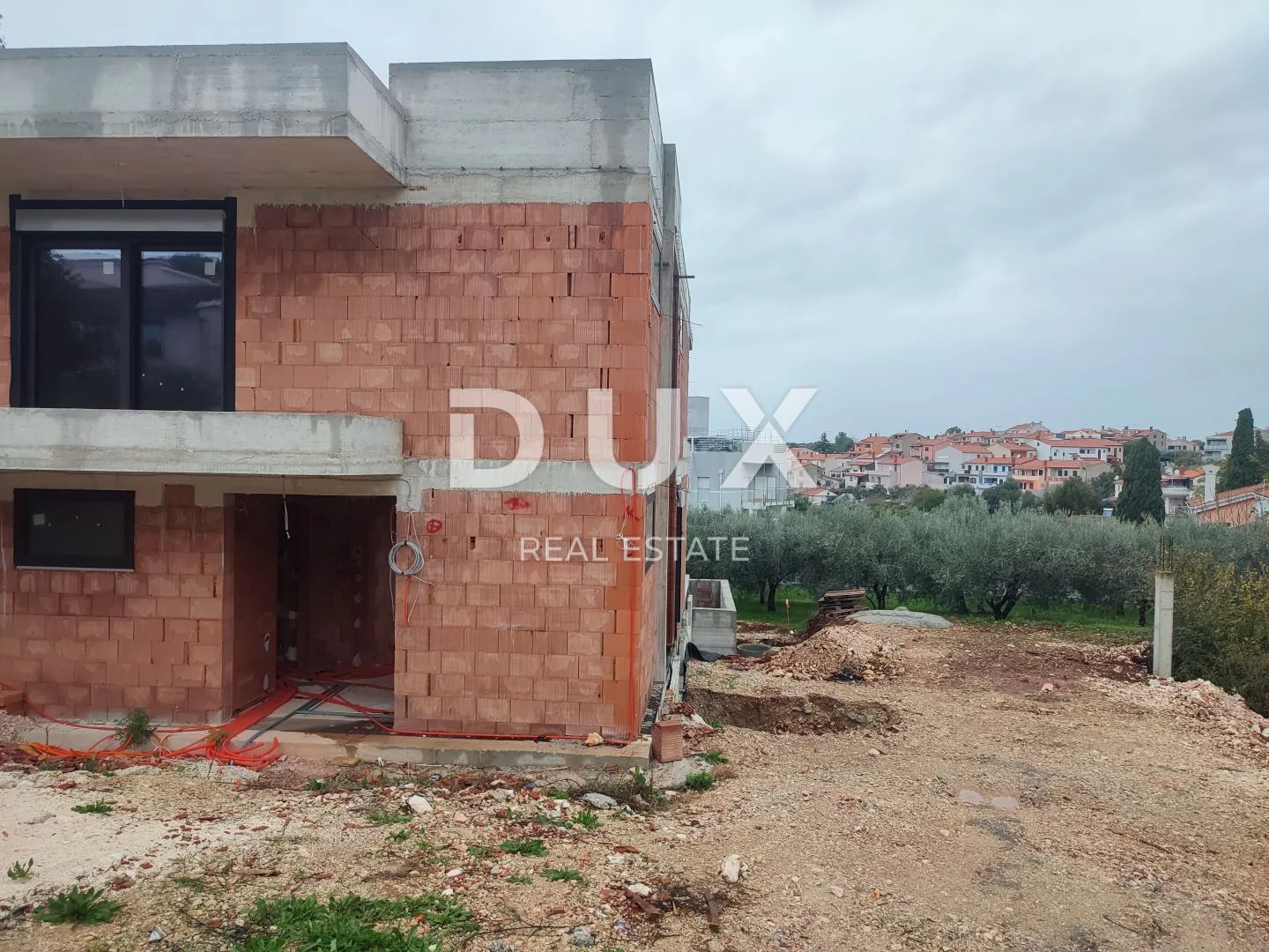 istra, medulin - moderna vila u blizini plaža okružena zelenilom - slika 7