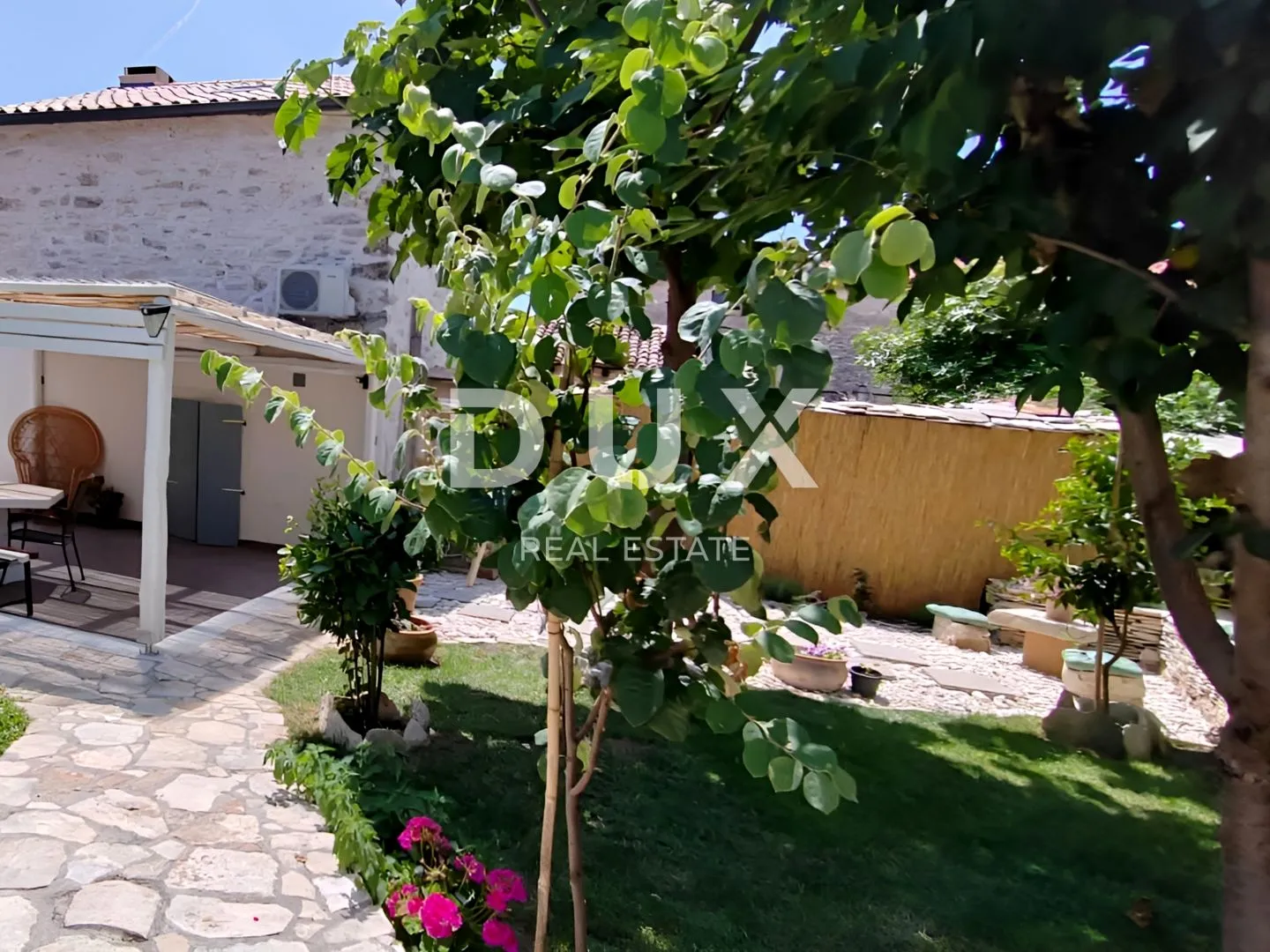 istra, vodnjan - autohtona kamena kuća - slika 2