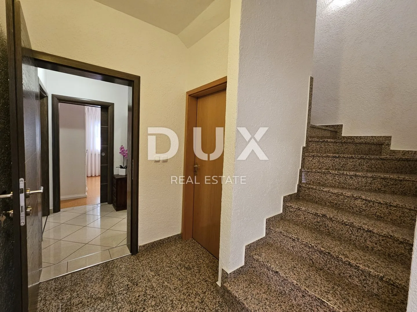 istra, pula - kvalitetna obiteljska apartmanska kuća na atraktivnoj lokaciji - slika 59
