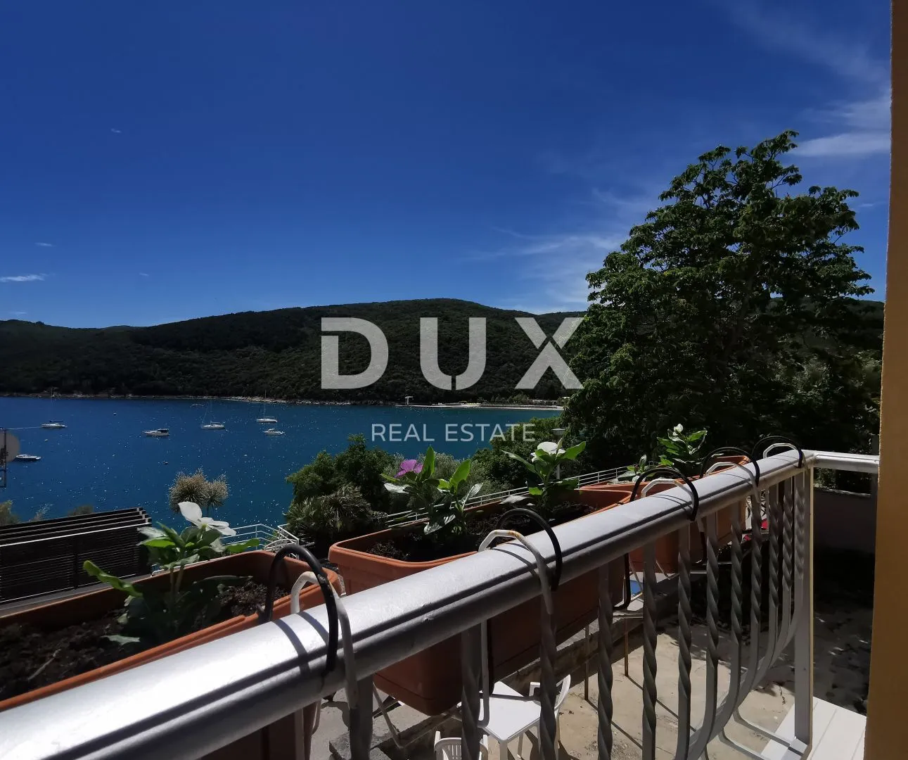 istra, rabac - dva apartmana, prvi red do mora - slika 1