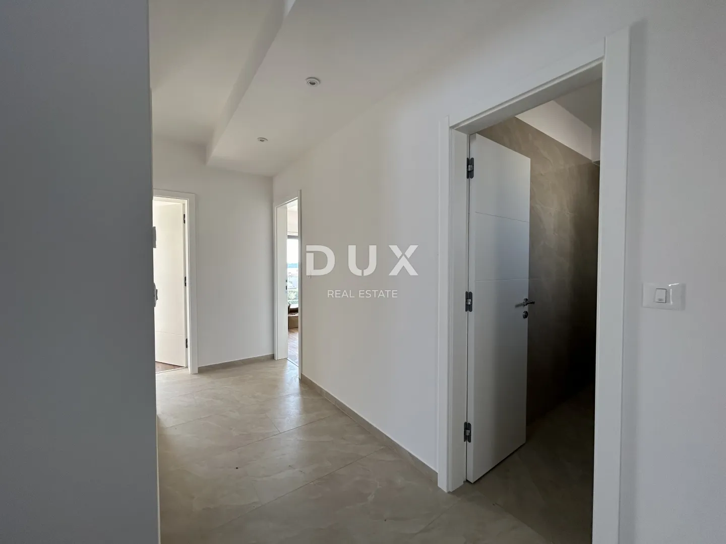 šibenik, vodice – duplex s bazenom i trajnim, otvorenim pogledom - slika 20