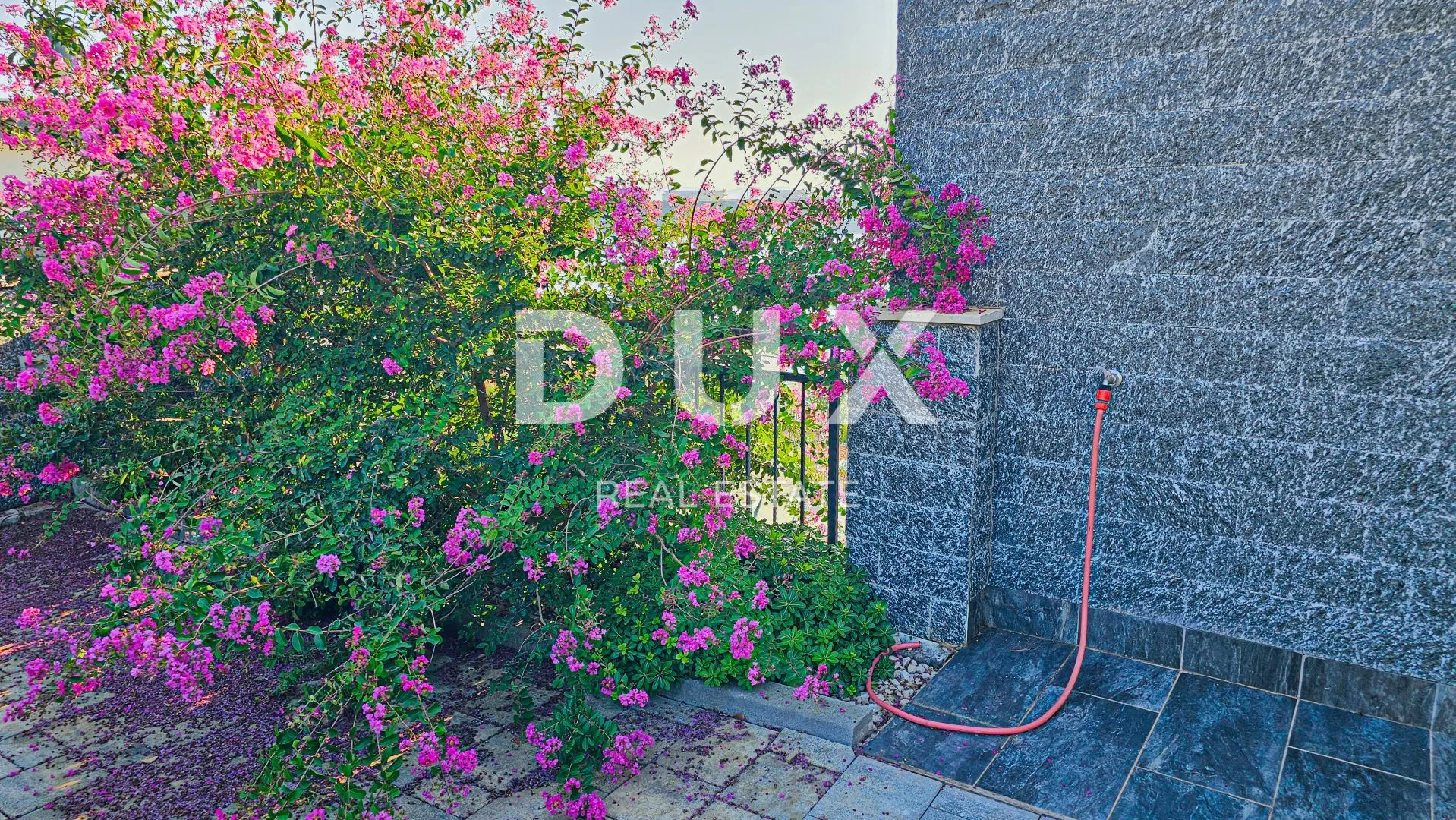 otok krk, omišalj - 25m od mora! - kuća s dva stana s prilazom do same plaže! - slika 20
