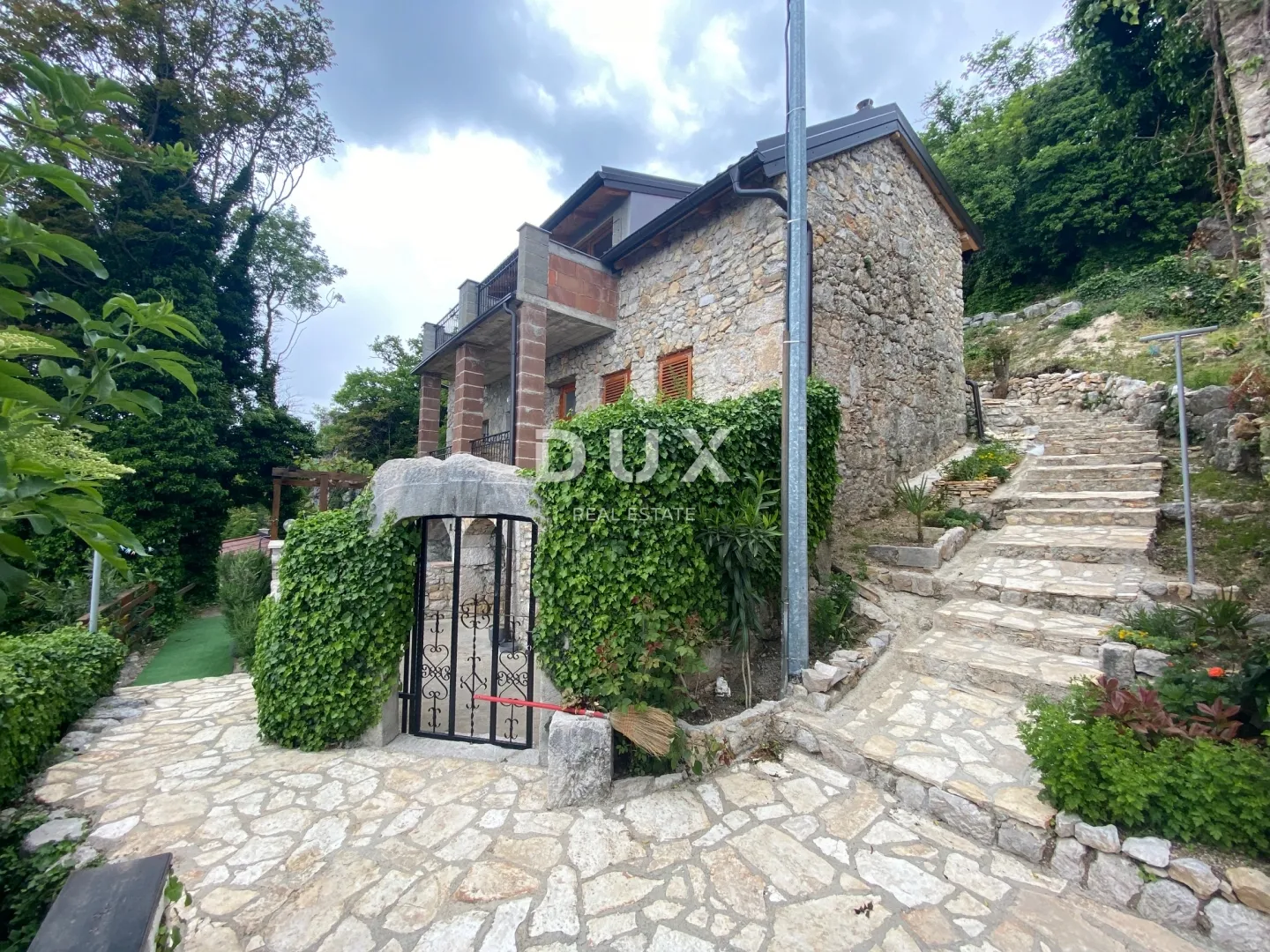 crikvenica, belgrad - dva apartmana s pogledom na more + dvorište! prilika! - slika 3