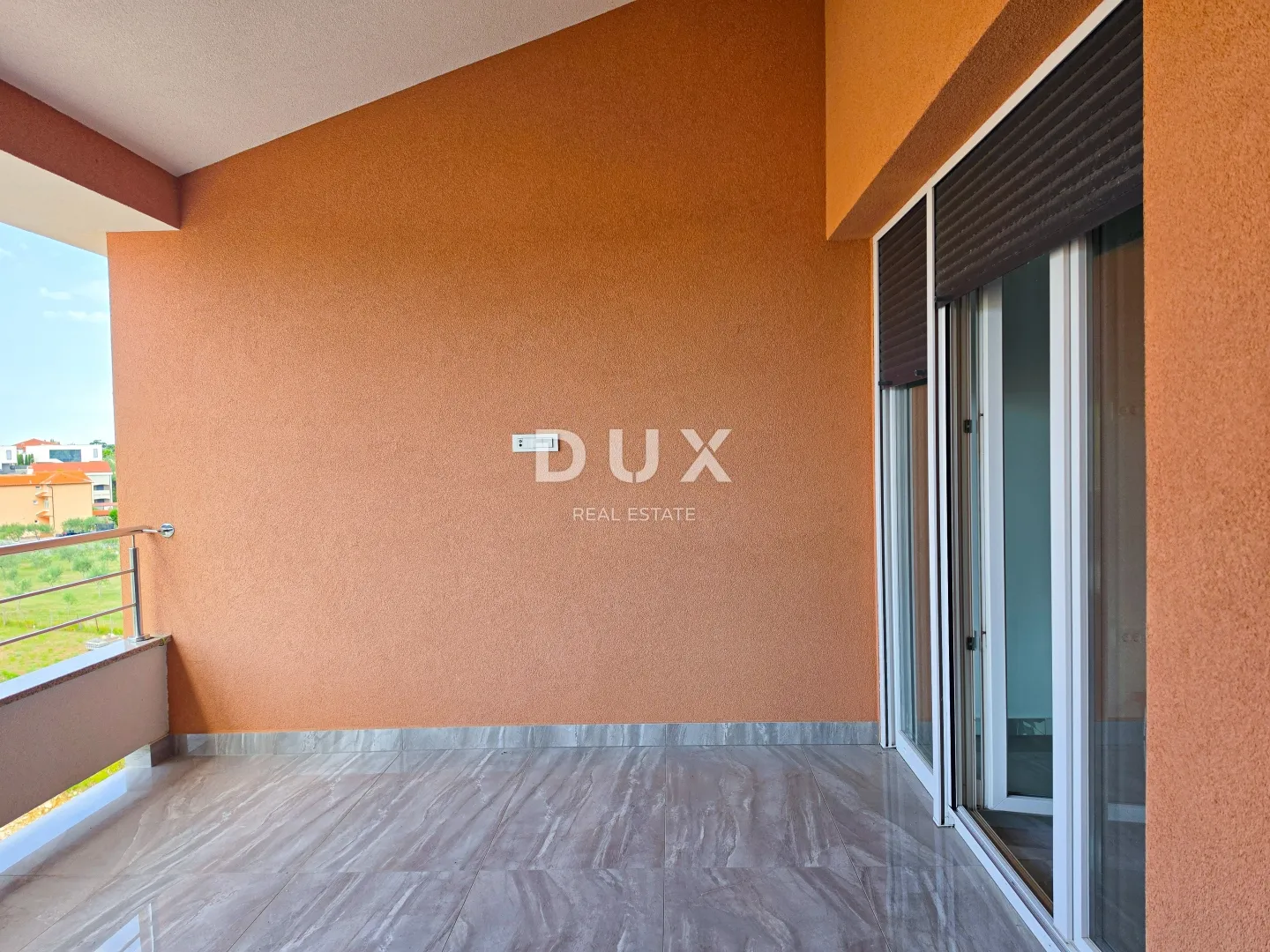 otok rab, banjol - dvoetažni stan s galerijom blizu mora - slika 8