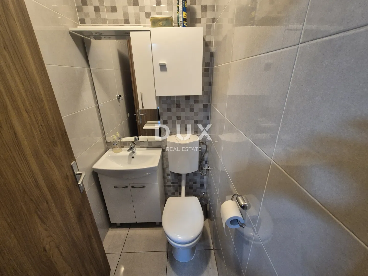 šibenik, pirovac – kuća s 3 stana i dvorištem, 300 m od mora - slika 11