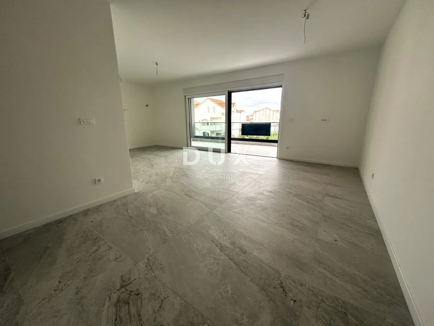 šibenik, vodice – 120m od plaže, pogled na more, velika terasa, garaža - slika 3