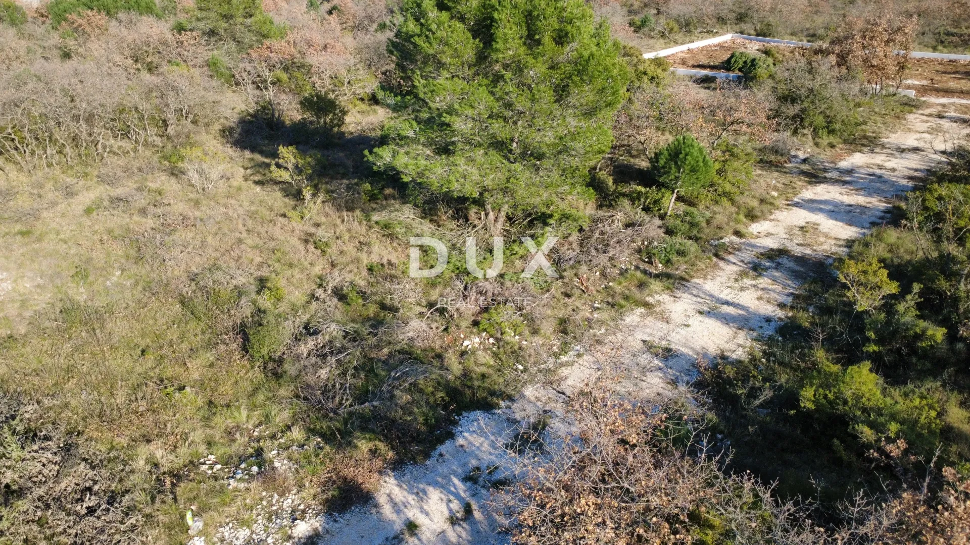 zadar, crno – pravilna parcela 740 m² s pristupnim putem! - slika 8