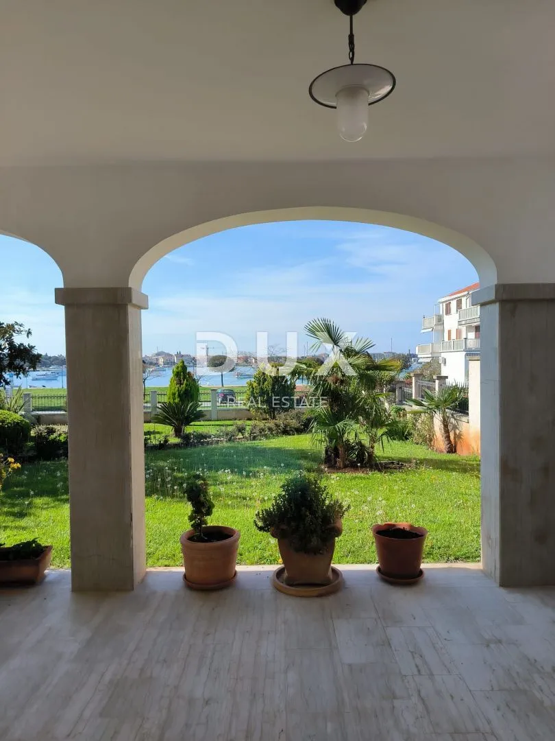 istra, umag - raskošna vila prvi red do mora! - slika 26