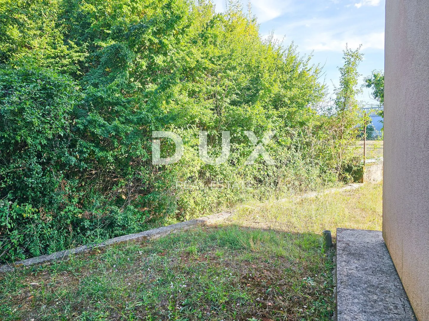 otok krk, kras - 4 stambene jedinice na rubu zelene zone - slika 17