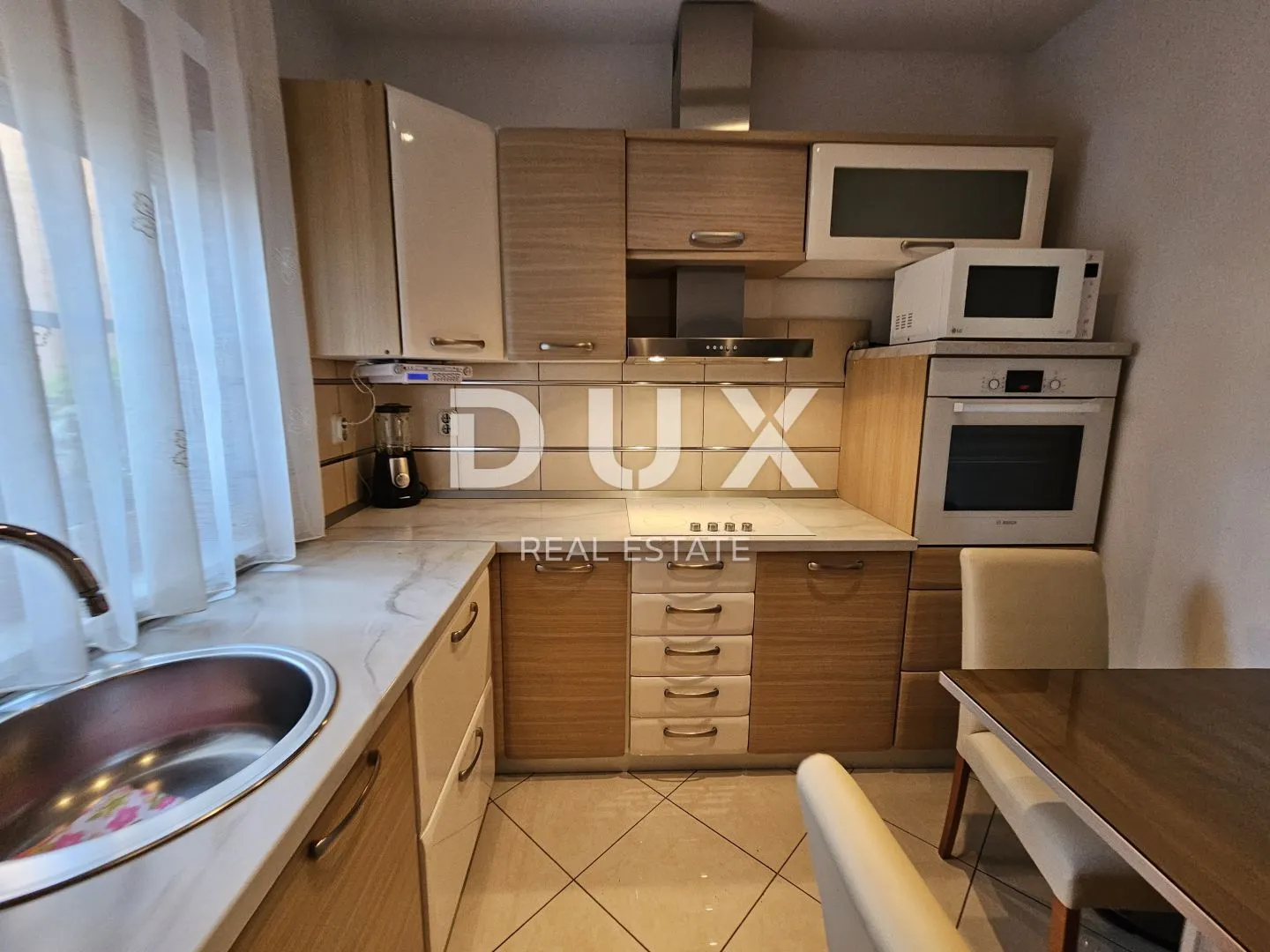 istra, pula - kvalitetna obiteljska apartmanska kuća na atraktivnoj lokaciji - slika 78