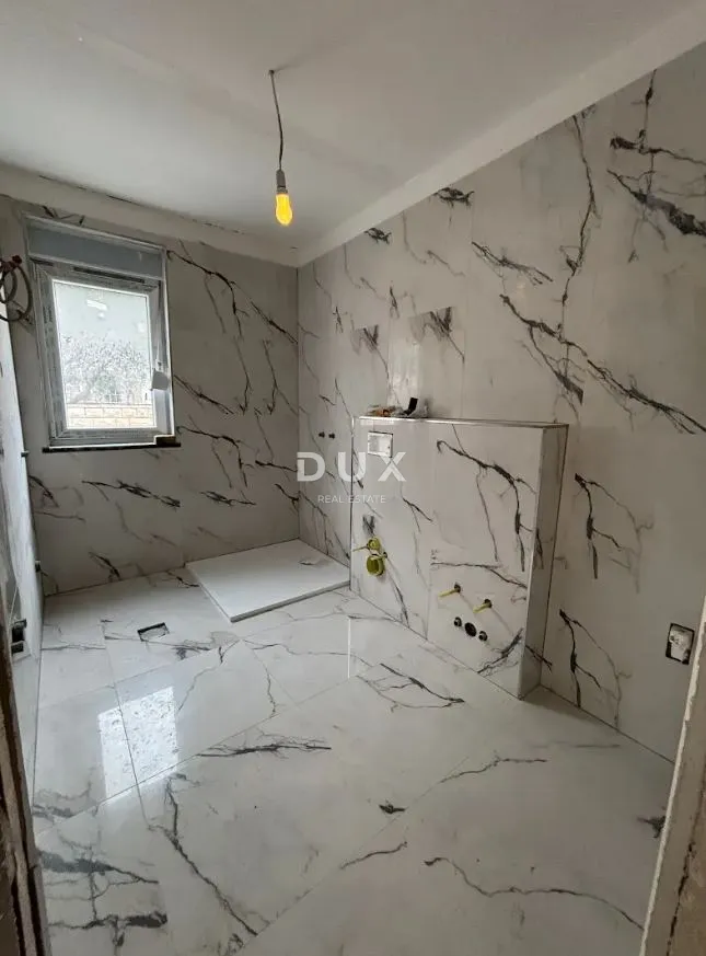 otok pag, novalja - kuća sa apartmanima u srcu novalje - slika 3