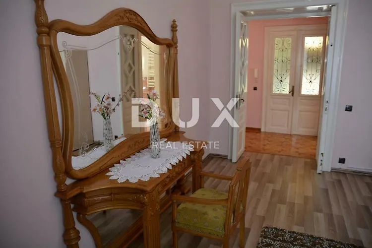 istra, pula - apartmanska kuća u strogome centru s bazenom i okućnicom - slika 3