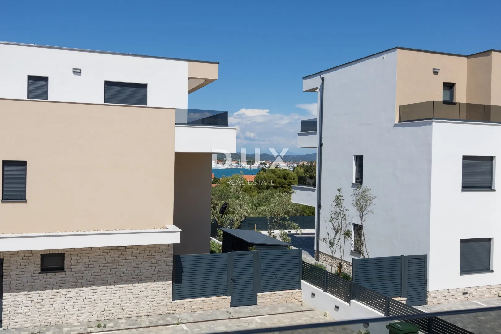 dalmacija, murter - moderan duplex 5min od plaže! - slika 2