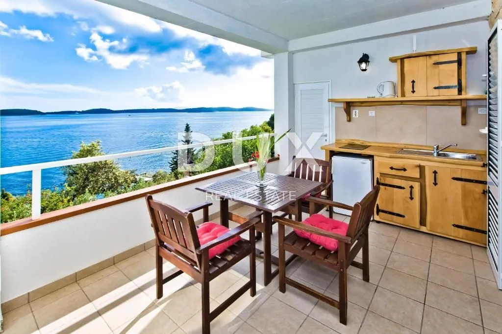 otok hvar - vila u gradu hvaru prvi red do mora - slika 22