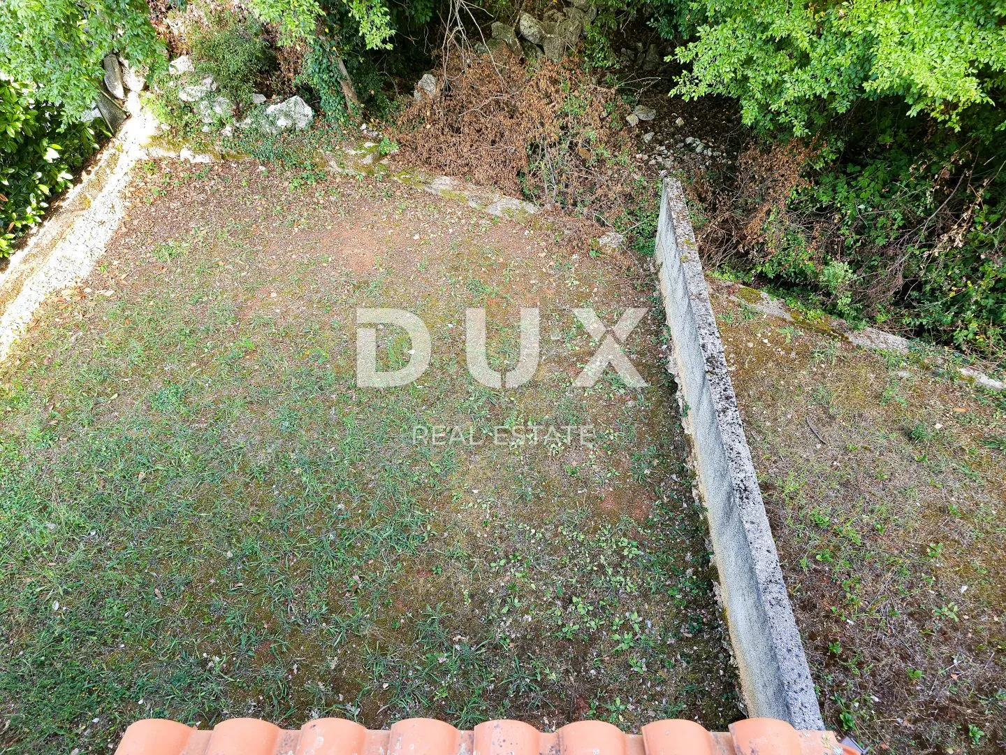 otok krk, kras - 4 stambene jedinice na rubu zelene zone - slika 18