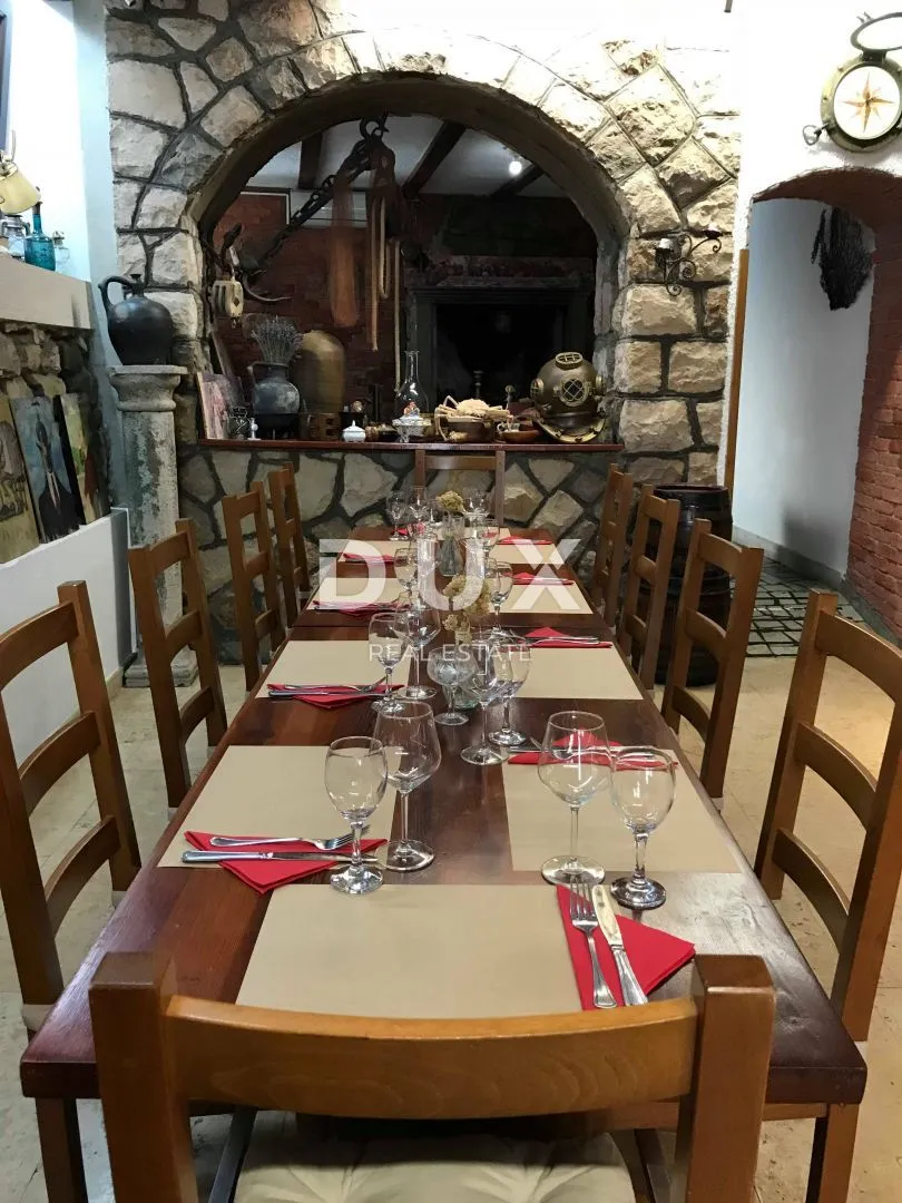 otok cres, grad cres - stara jezgra kuća, restaurant, dvoetažni stan, apartmani - slika 4