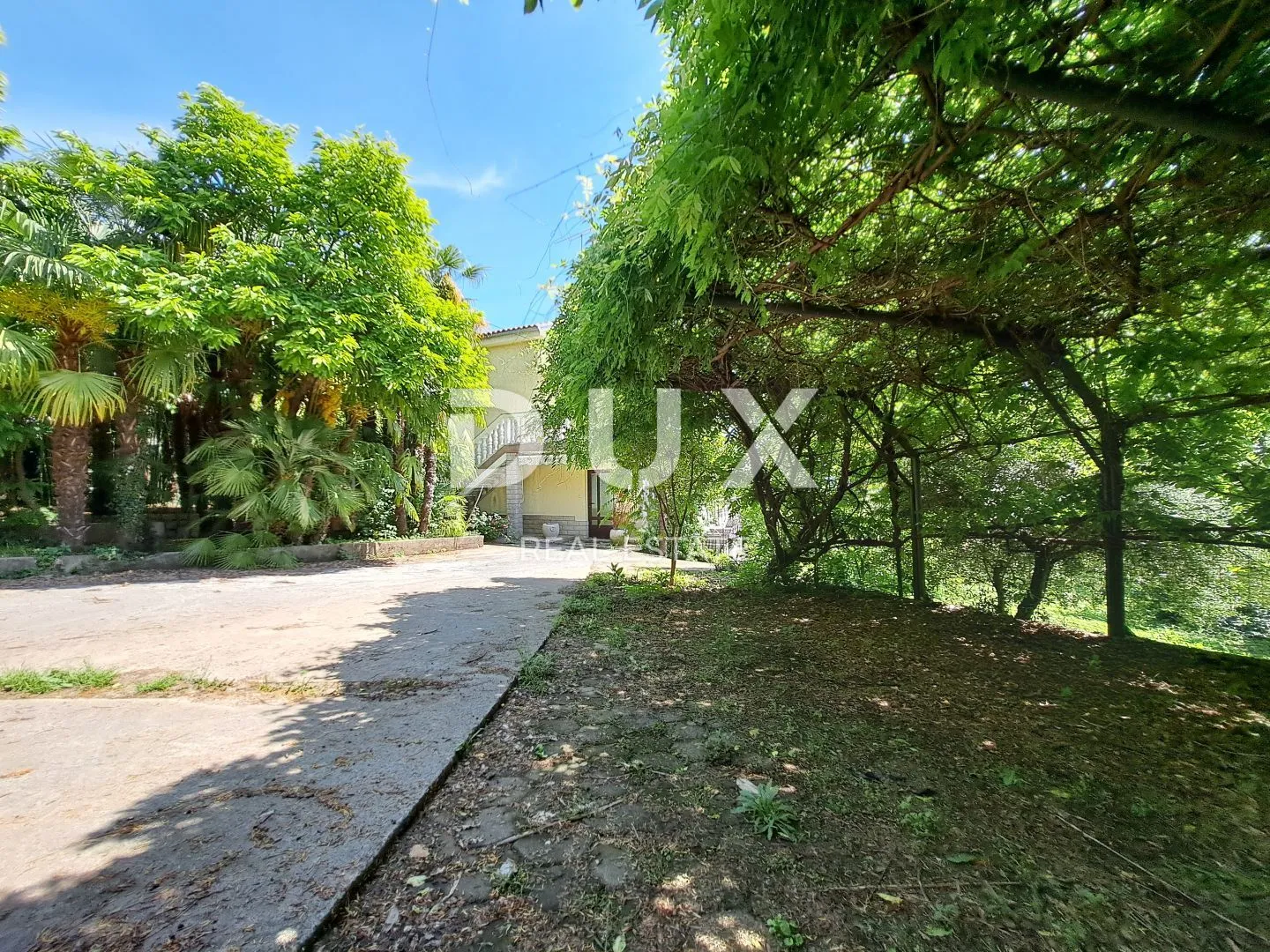 opatija, oprić - obiteljska kuća s tri stambene jedinice na parceli od 1890 m2 - slika 33