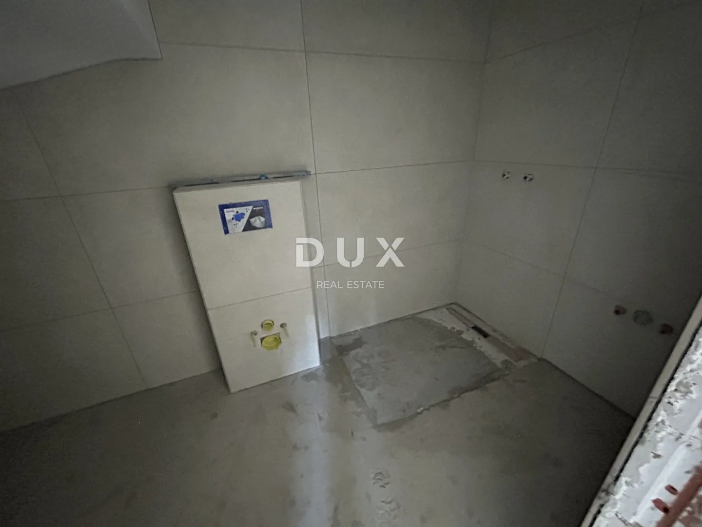 murter, jezera – novogradnja, dvoetažni apartman s bazenom - slika 13