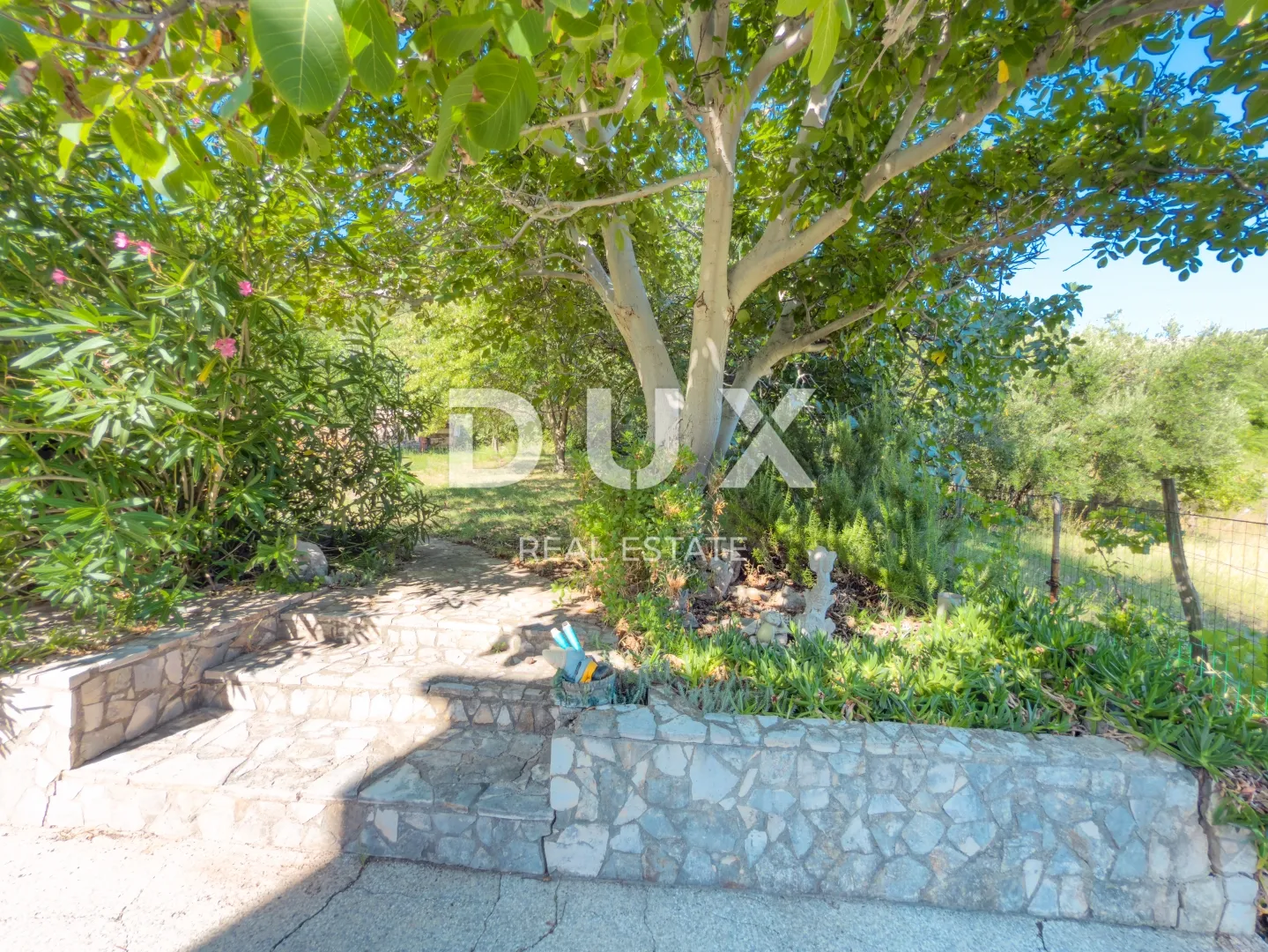 otok krk, baška (okolica) - kamena kuća s velikom okućnicom - slika 34