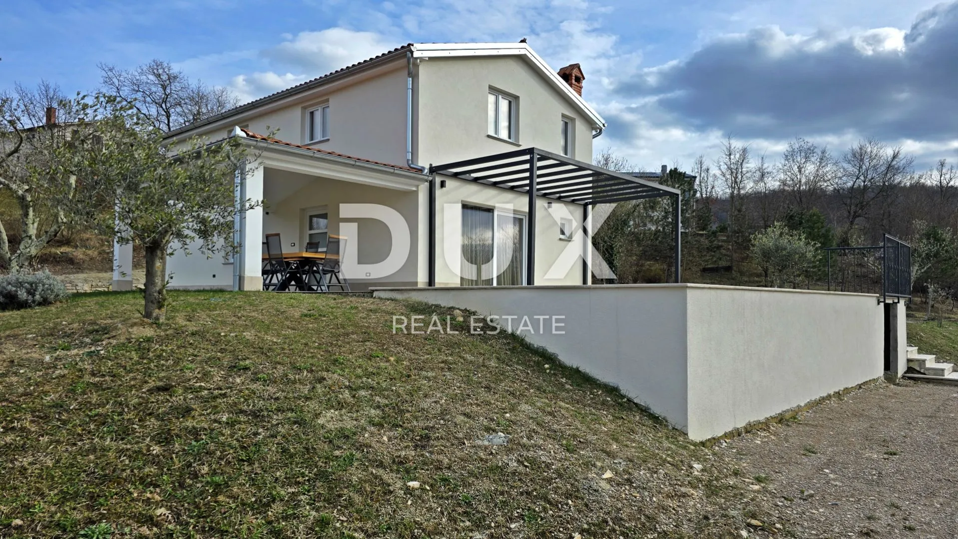 istra, cerovlje - kuća s bazenom - slika 2