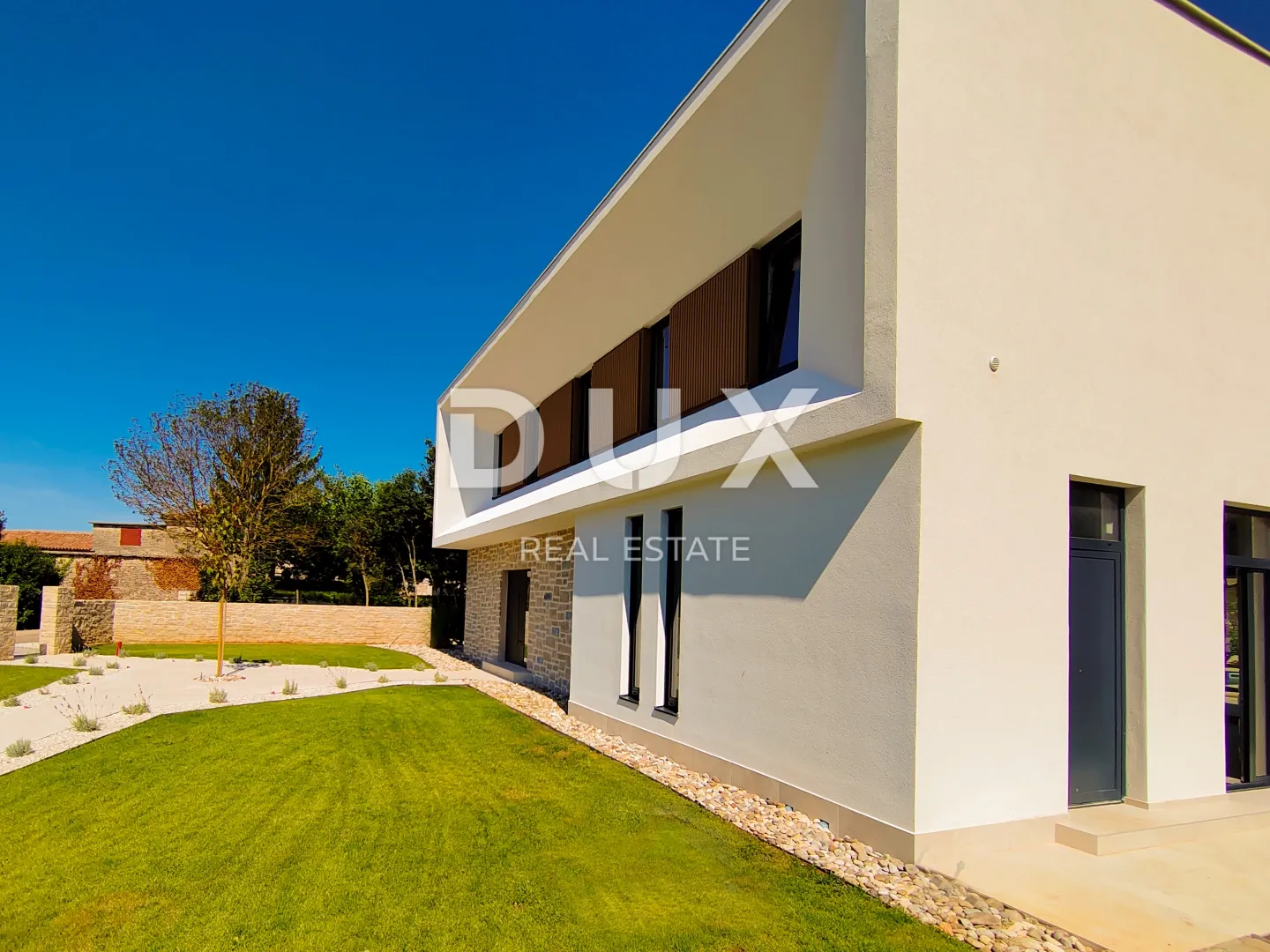 istra, tinjan - moderna vila s bazenom i sportskim terenom - slika 26
