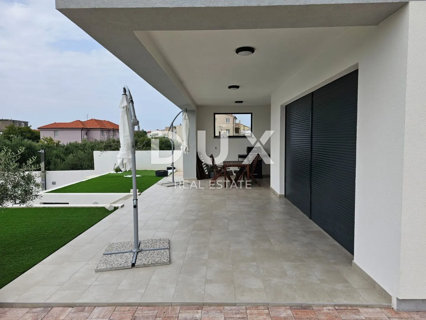 otok rab, banjol - luksuzna vila s bazenom - slika 8