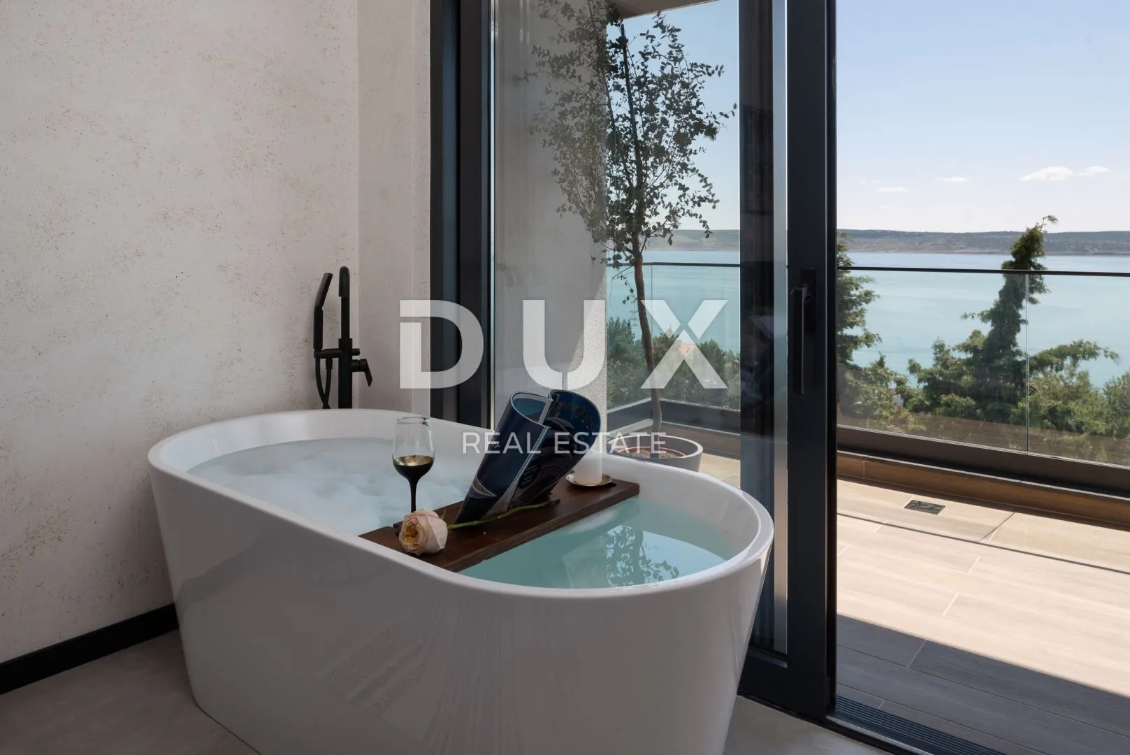 zadar, starigrad - luksuzna vila 100 m od mora - slika 31