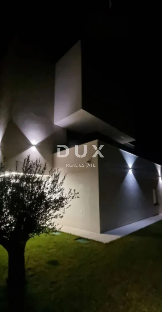 istra,medulin- luksuzna vila 150m od mora! - slika 30