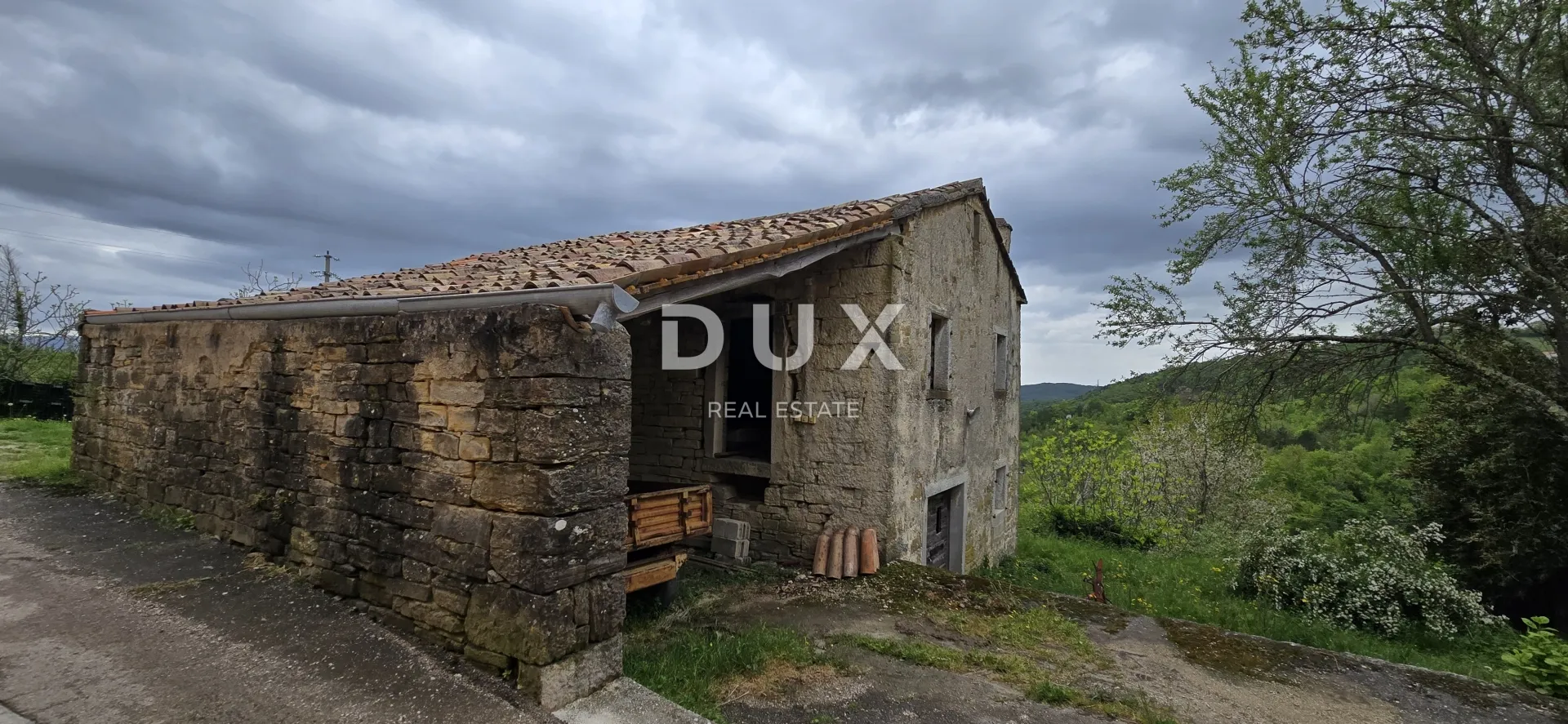 istra, motovun - kamena kuća s pogledom za adaptaciju - slika 8