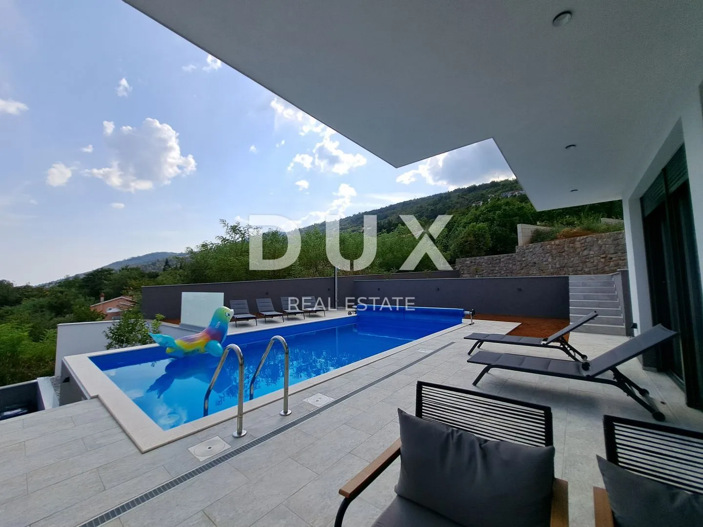opatija, lovran - luksuzna vila s dva stana, dva bazena i pogledom na more - slika 37