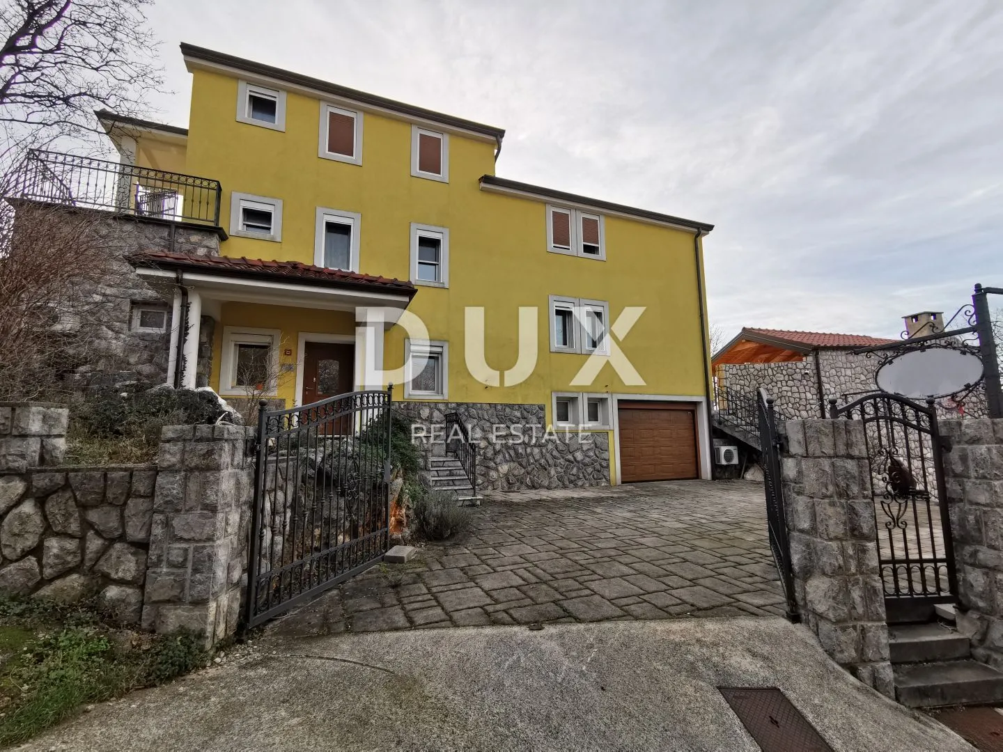 kraljevica - obiteljska kuća + građevinski teren (781 m2) - slika 1