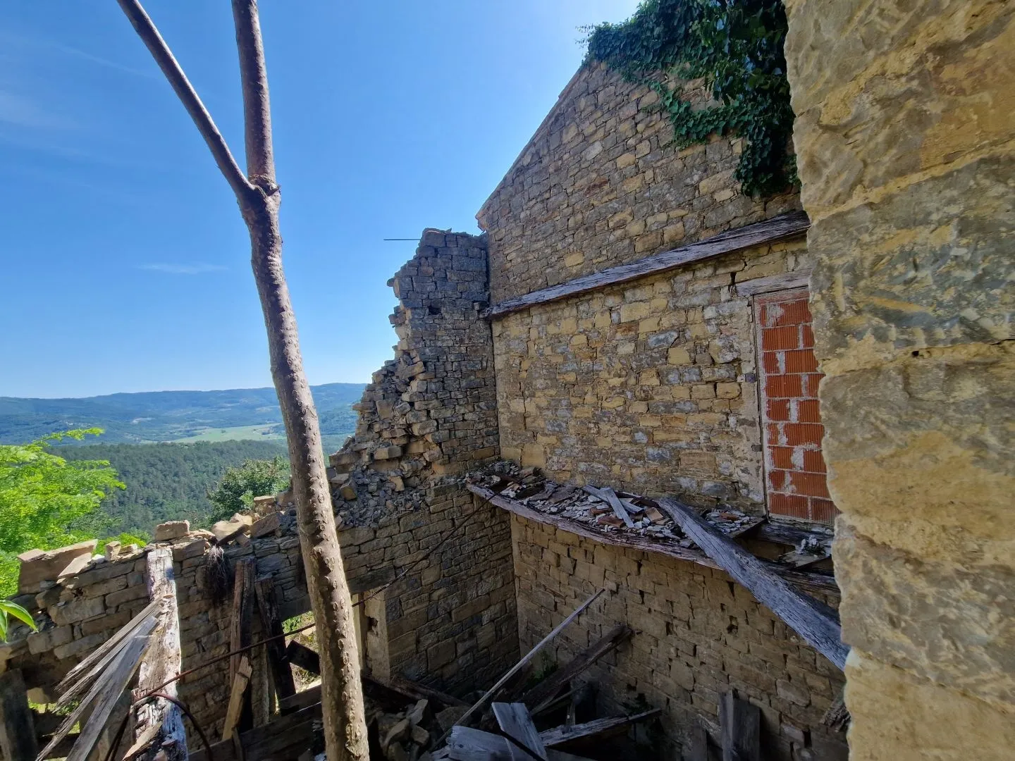 istra, oprtalj - kamena starina s panoramskim pogledom na zelenilo - slika 17