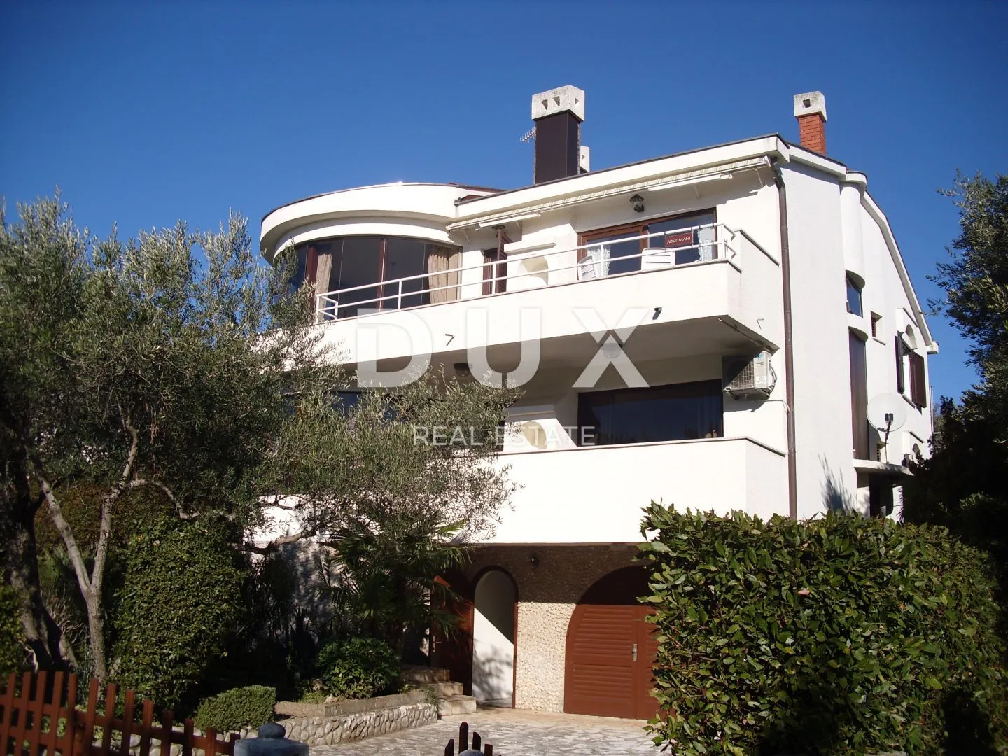 otok krk, grad krk - samostojeća kuća sa tri apartmana 100m od mora - slika 2