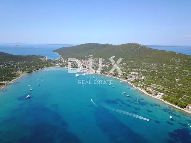 otok ist - građevinsko zemljište 120 m od plaže! - slika 3