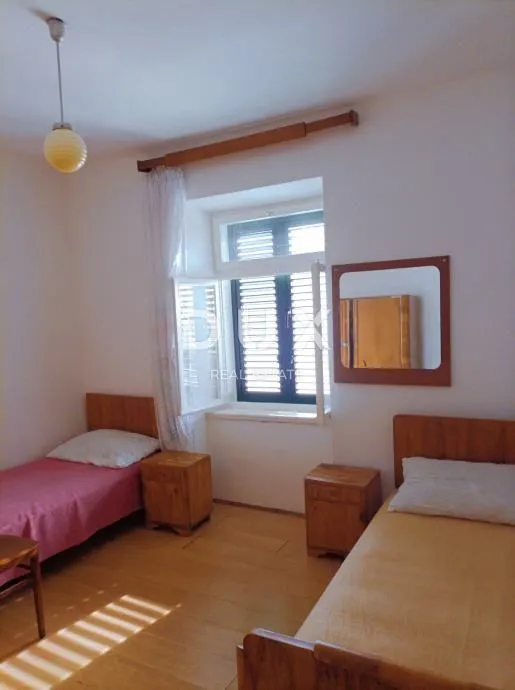 otok pag, novalja - samostojeća kuća u centru novalje - slika 5