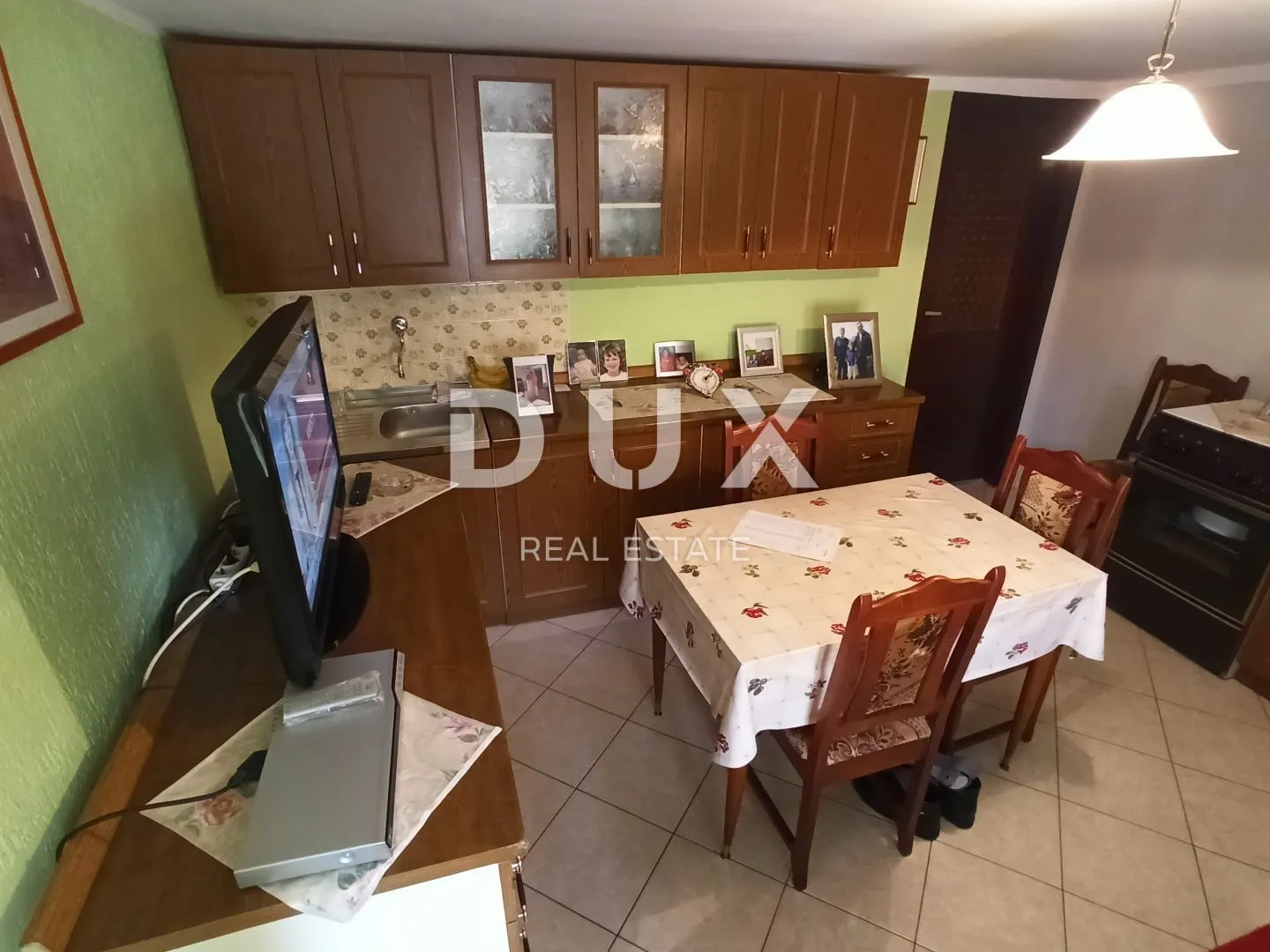 istra, svetvinčenat - obiteljska kuća s dva apartmana - slika 34