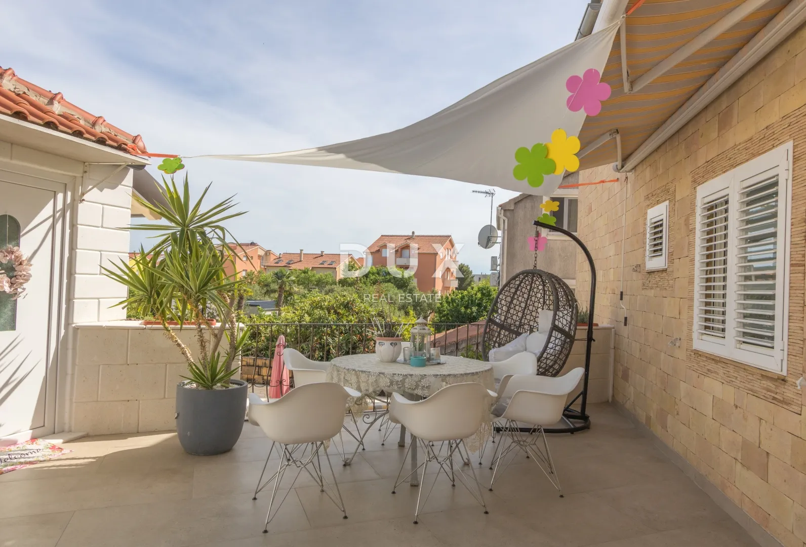 vodice, vila sa 7 apartmana i bazenom - slika 28