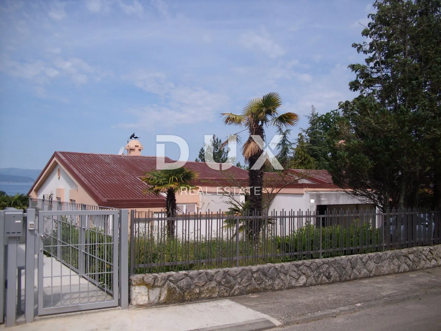 otok krk, njivice - samostojeća kuća prvi red do mora - slika 6
